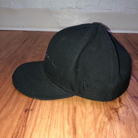 SUPREME | Classic Script New Era Fitted Hat 7 1/8 Black FW18
